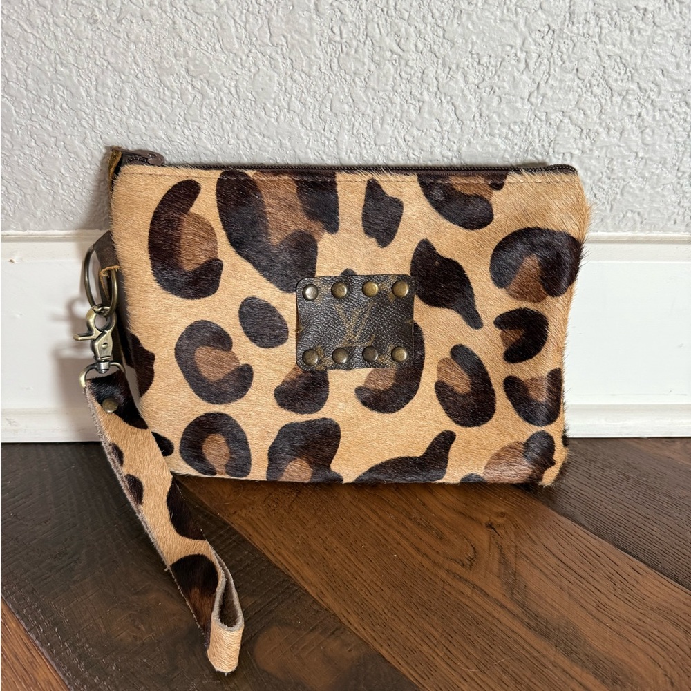 Keep it gypsy. Louis Vuitton wristlet